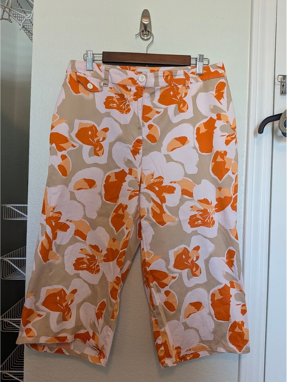 Chico's Women's Floral Capri Pants Orange Tan Lightweight Cotton Blend Stretch
